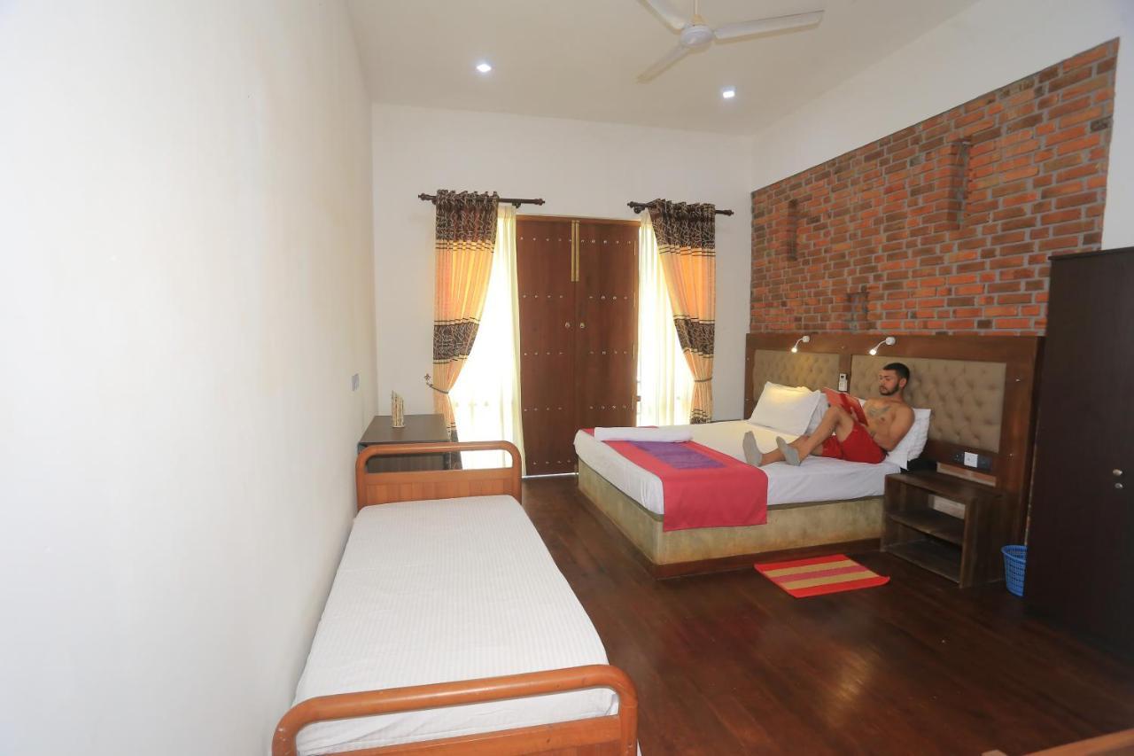 Hotel Riverrina Negombo Exterior foto