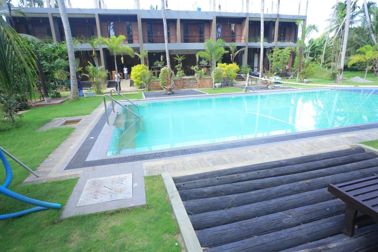 Hotel Riverrina Negombo Exterior foto