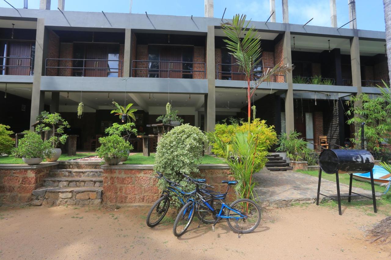 Hotel Riverrina Negombo Exterior foto